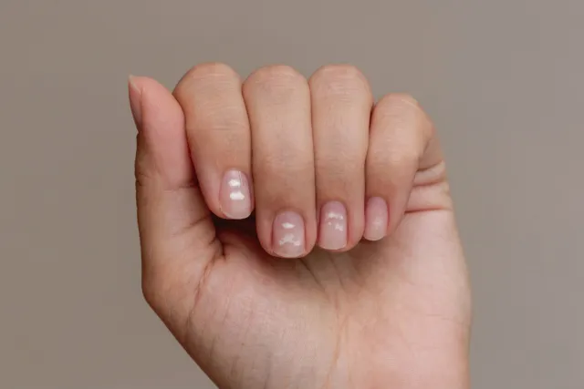 Իսկ դուք գիտեի՞ք, որ եղունգների վրայի սպիտակ կետերը կալցիումի պակասի նշան չեն