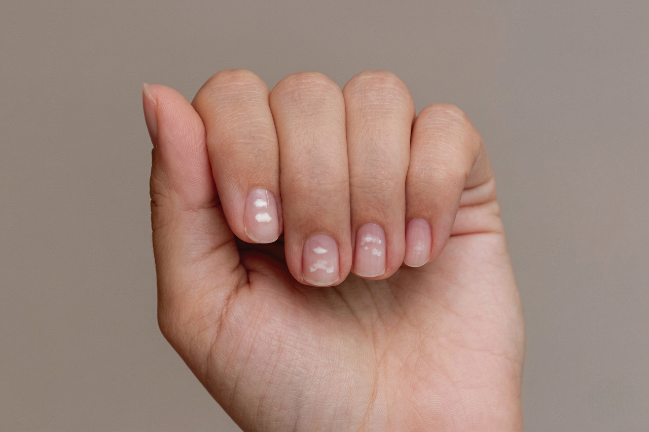 Իսկ դուք գիտեի՞ք, որ եղունգների վրայի սպիտակ կետերը կալցիումի պակասի նշան չեն — ANGO Beauty Yerevan